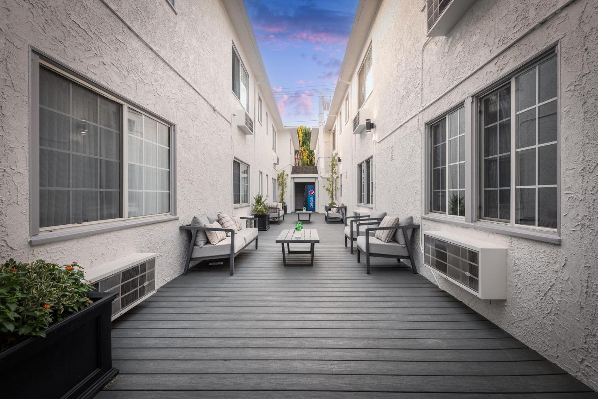 Wilshire Crest Hotel — Photos 3